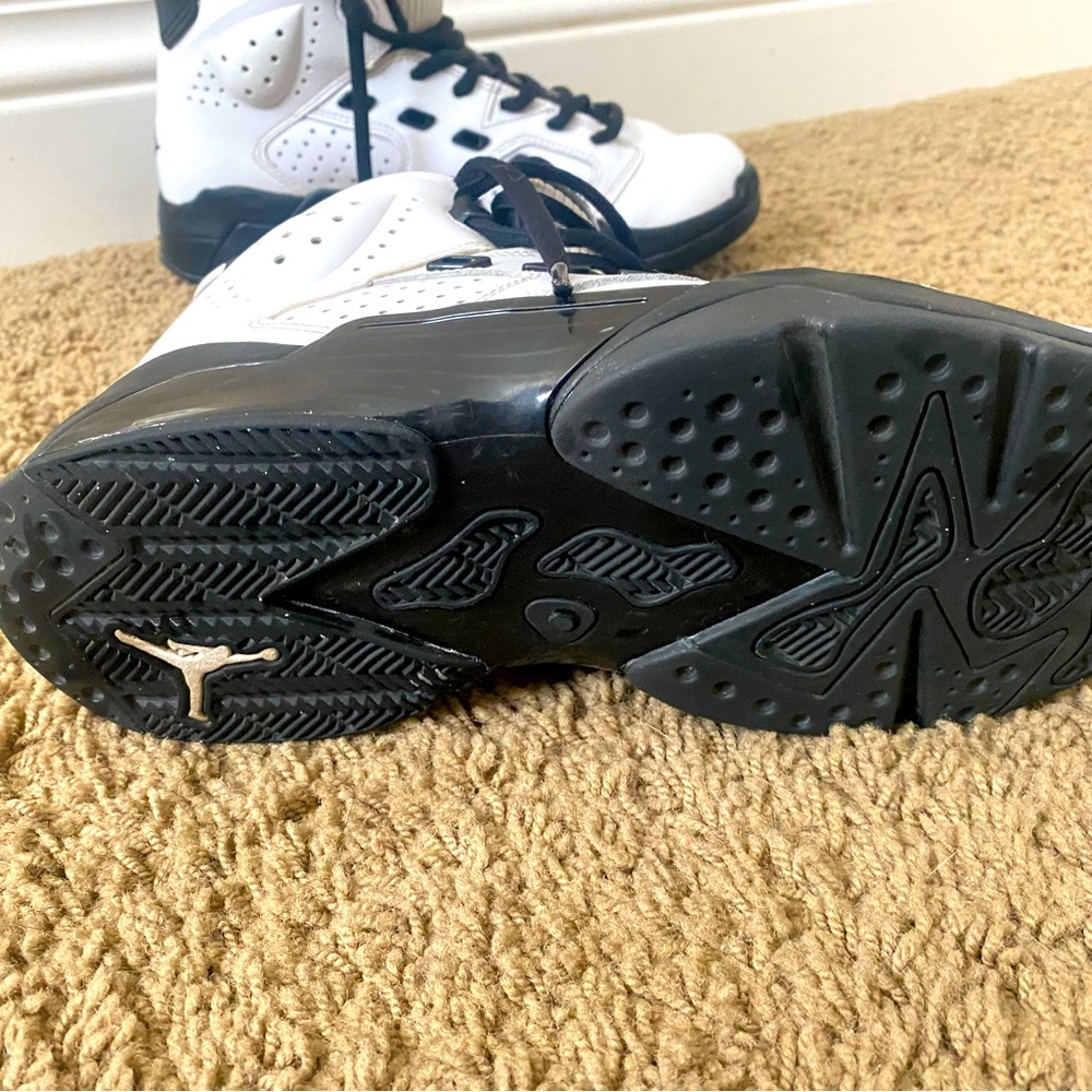 Jordan’s 6-17-23 Motorsport $140.00 size 8.5 men good condition. White and black